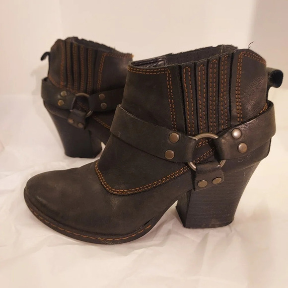 B.O.C Born on Concept Matte Black Leather Ankle Booties in Size 6 - Picture 5 of 12
